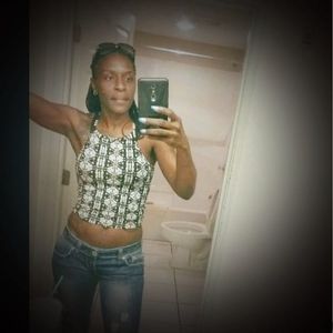 Meet your Posher, Crystal